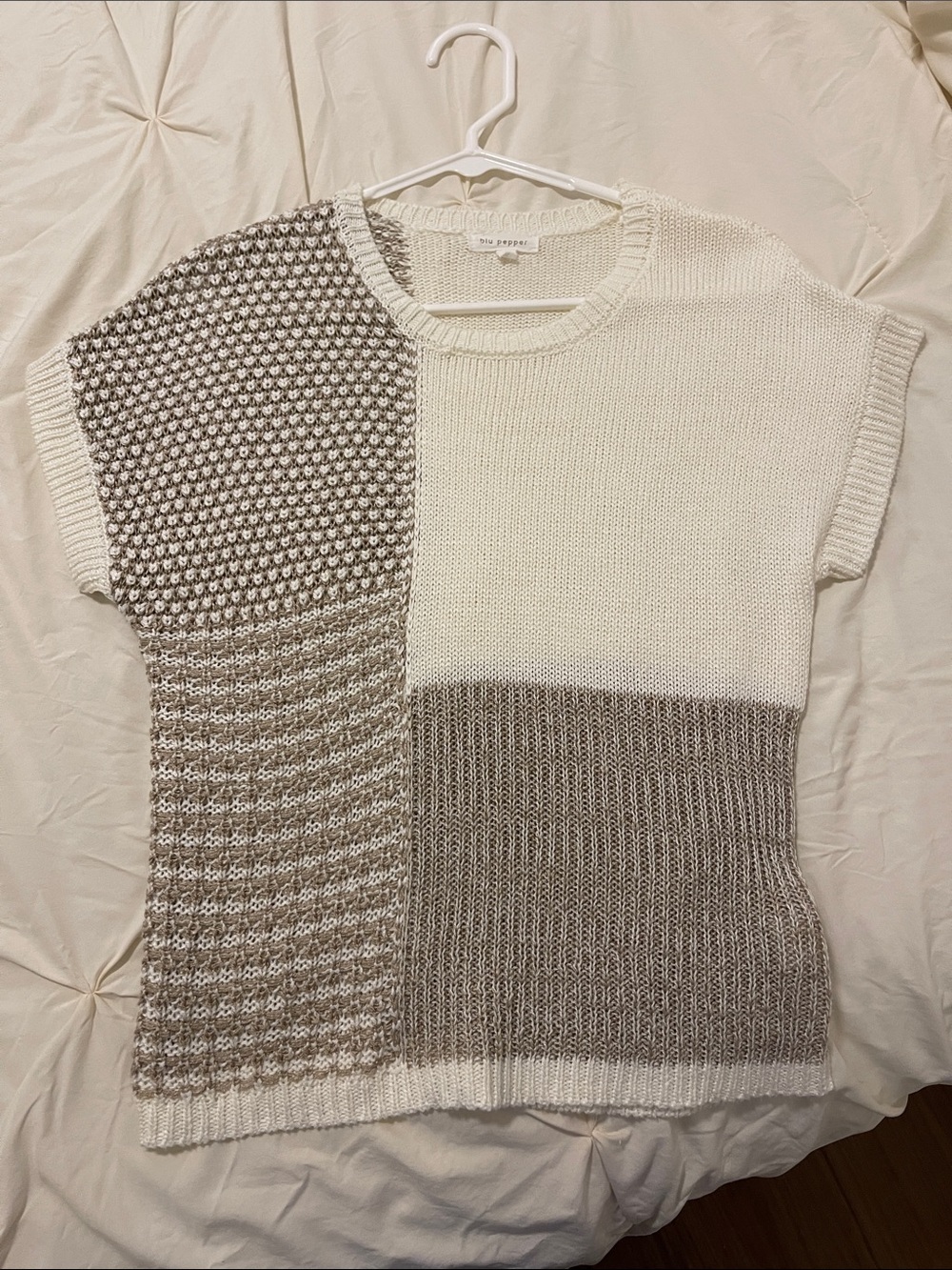 Cream & Taupe Colorblock Short-Sleeve Knit Sweater